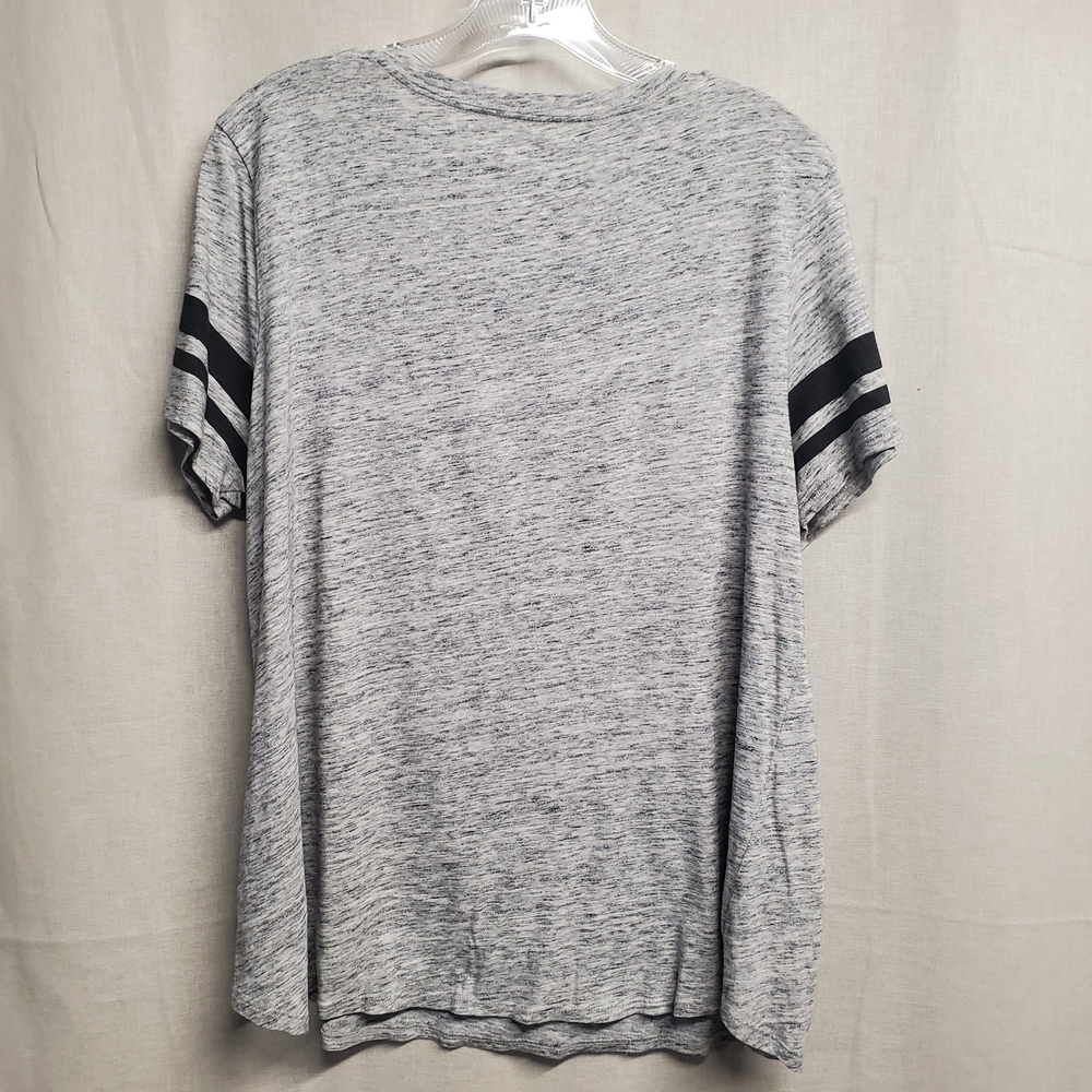 Old Navy Heather Gray Tee with Black Accents - Picture 2 of 8